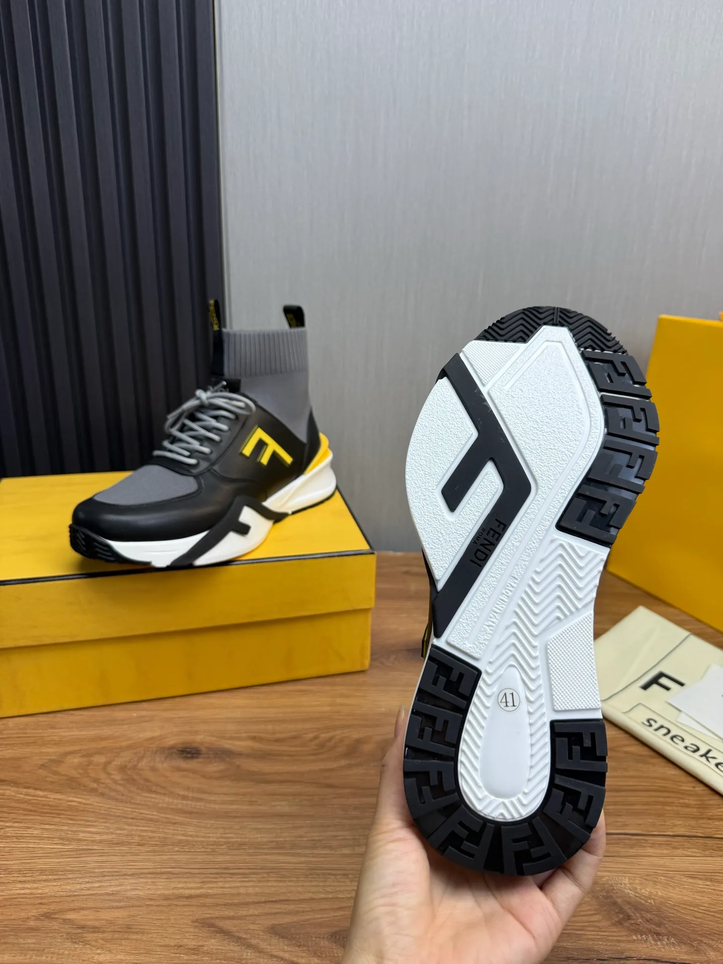 Men's men's shoes 💰560💰 Fendi [Fendi] hot style is on the market 🔥Fashionable casual men's shoes 🔱 Made of original brand fly knit fabric. Original cowhide + breathable mesh lining + sheepskin feet. Perfect shape and top quality, you deserve it 🔜Original rubber outsole, ultra-light, non-slip and wear-resistant 👣 Standard size 38-44